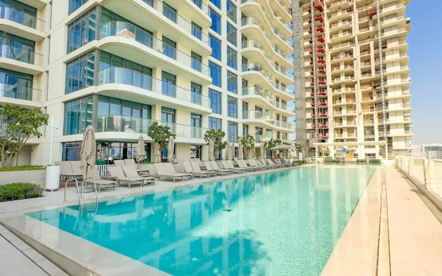 Aya - Beachfront Apartment With all Amenities and Pool