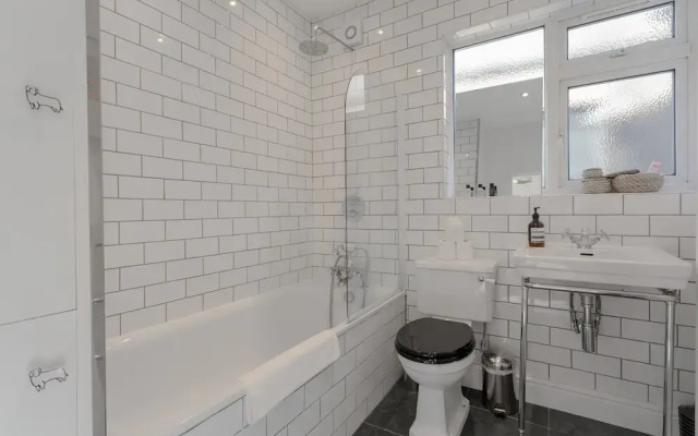 2 Bedroom Apartment Near Ladbroke Grove