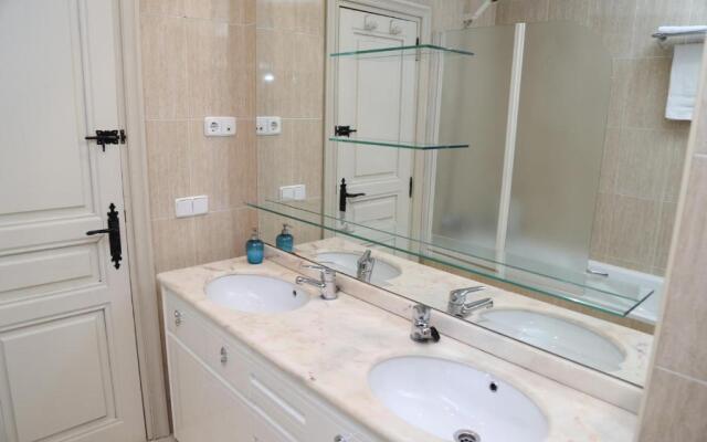 Central Market Parking opcional by Salamancavacacional