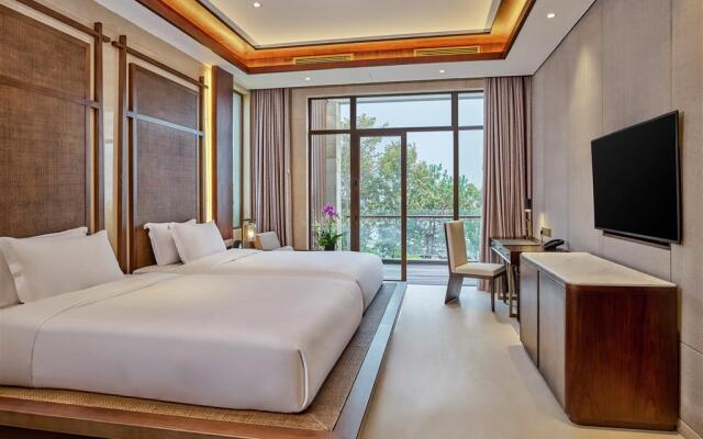 Lushan West Sea Resort, Curio Collection by Hilton