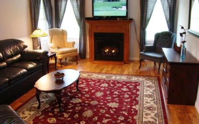 Climbing Bear Creekside Cabin