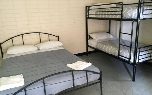 Adelaide Motel & Backpackers