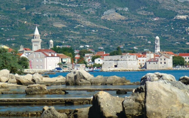 Stunning Home in Kastel Novi With 3 Bedrooms, Wifi and Outdoor Swimming Pool