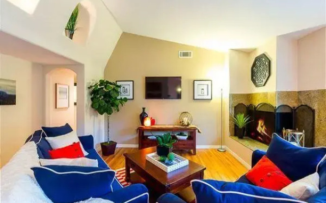 Three Bedroom Poolside in Pacific Beach