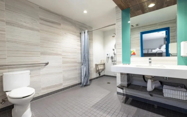 HI Los Angeles Santa Monica Hostel