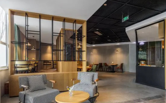 Palace Hotel (Beijing Conference Center Laiguangying)