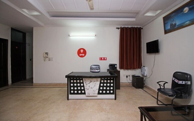 OYO 9019 Golden Park Kirti Nagar