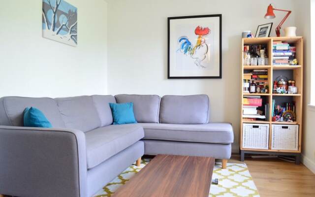 Bright Apartment Near Brixton