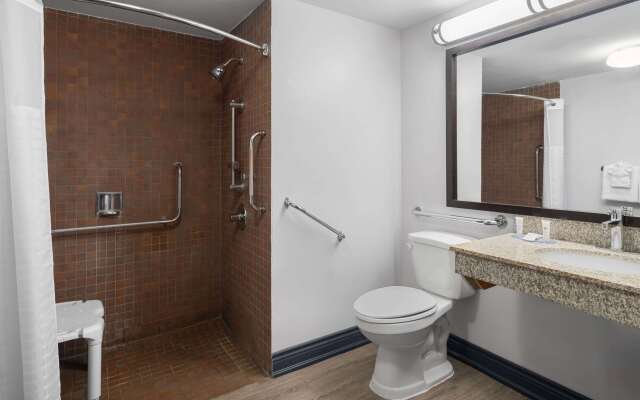 Travelodge by Wyndham Barrie