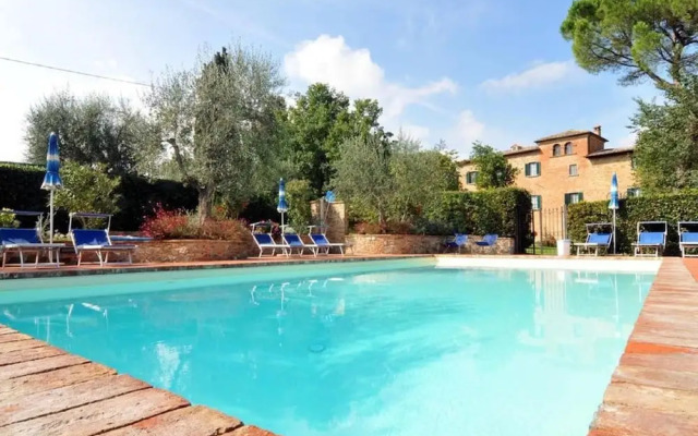 Elegant Castle Stay With Pool