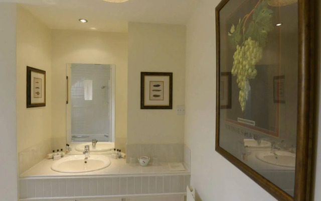 Factors Inn & Cottage