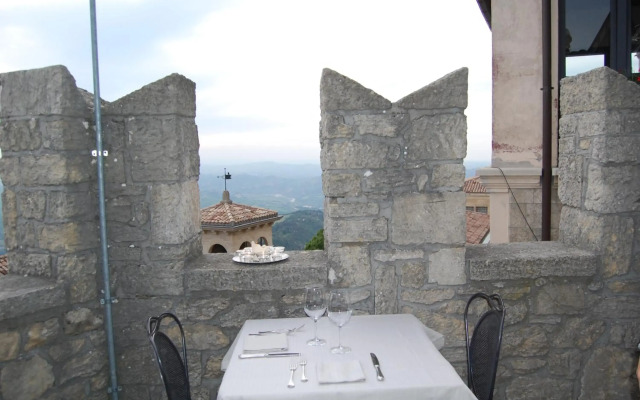 Hotel Titano