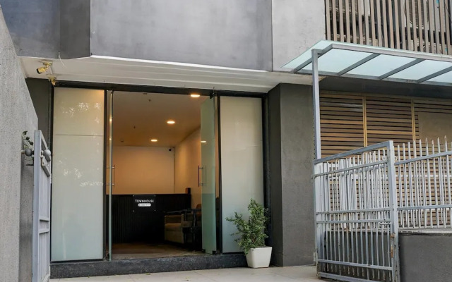 Cozy Deluxe Stays at Balewadi Pune