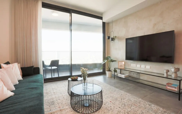 AirTLV - Menachem Begin Apartment