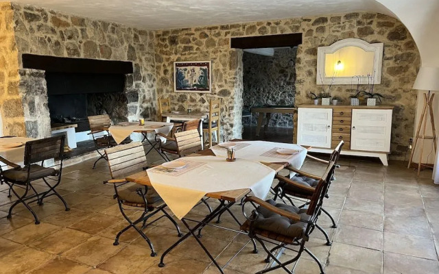 Fleur de Lys Fayence