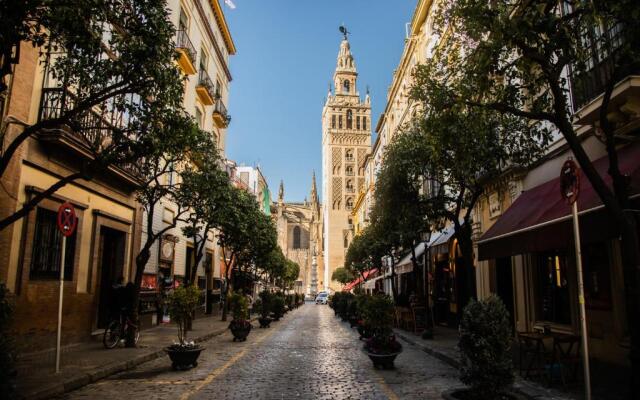 Rodrigo Triana Courtyard by Valcambre