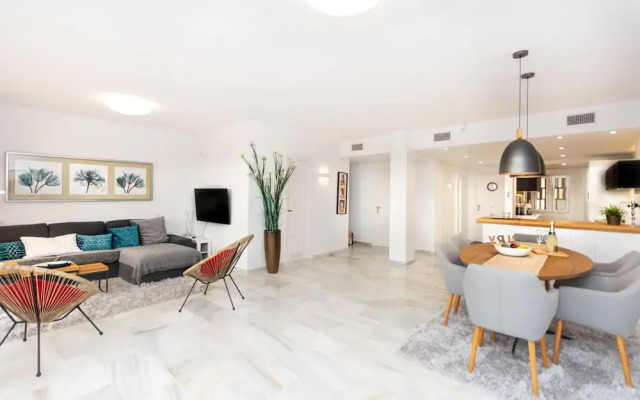 Calahonda Elegance With Pool And Sea View
