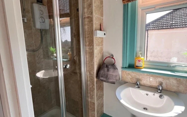 Apartmentsleeps2-seaside Escape--wifi-parking