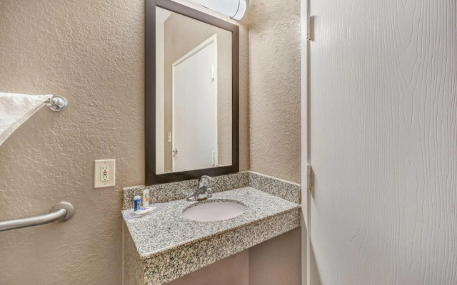 Motel 6 Humble, TX - Houston International Airport