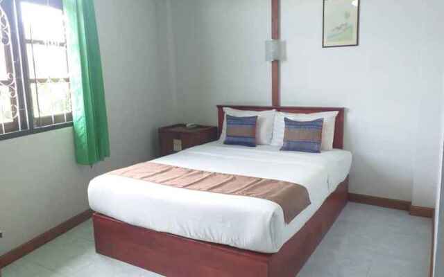 OYO 468 Dumrong Town Hotel