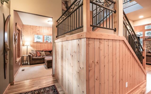 Meadow Wood Lodge in Shugart Flats