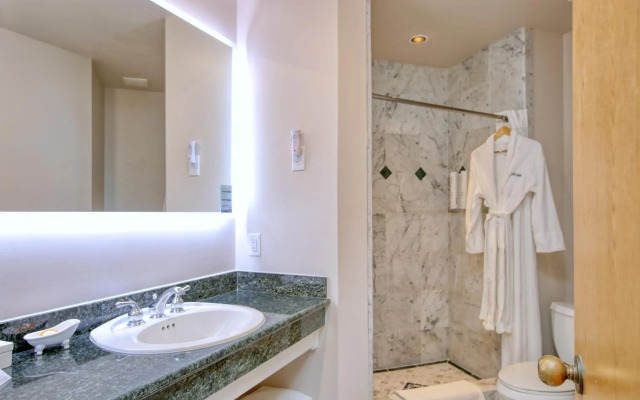 SeaVenture Beach Hotel