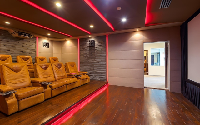 Luxury Mansion 6 BR on Golf Course JB