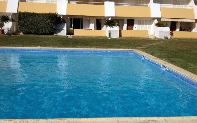 House With 2 Bedrooms in Vilamoura, With Pool Access and Enclosed Gard