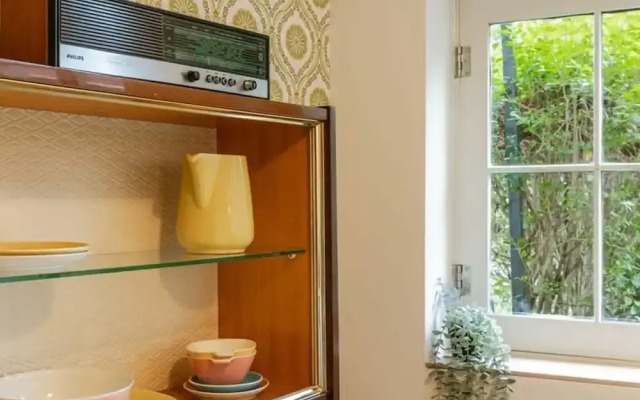 Retro Apartment for two With a Cozy City Garden