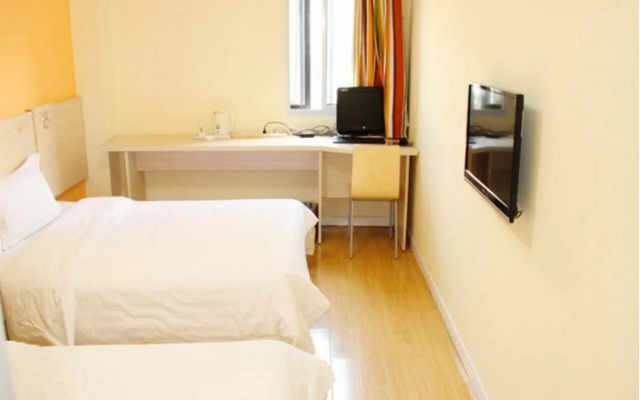 7Days Inn WuhanGuanggu Walking Street Baoli Garden Branch
