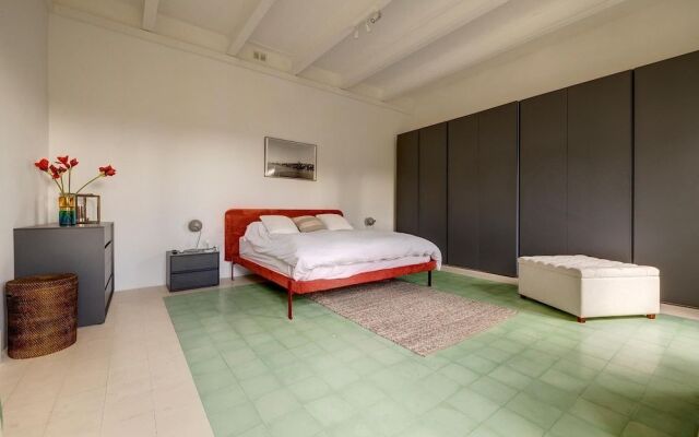 Stylish Apartment Steps From the Capital