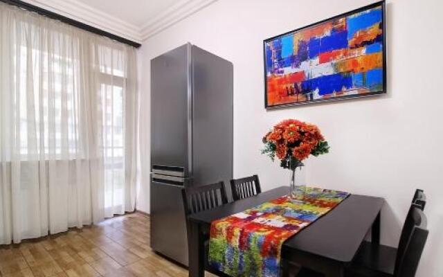 Apartment On Arami Street