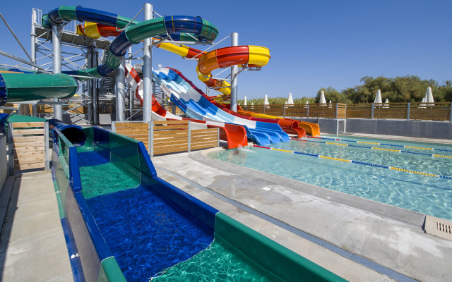 Selini Suites & Waterpark