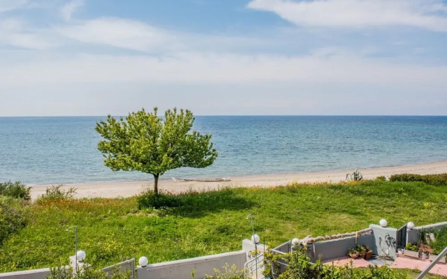 halu! Modern & Cozy Seafront Villa