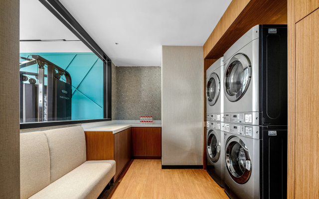 Hilton Garden Inn Beijing Guomao – Guest Rooms – Beijing
