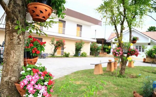 Baanpooya Hotel and Resort