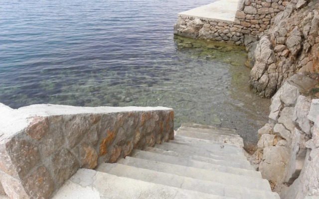 Neda - 5 m From sea - A2