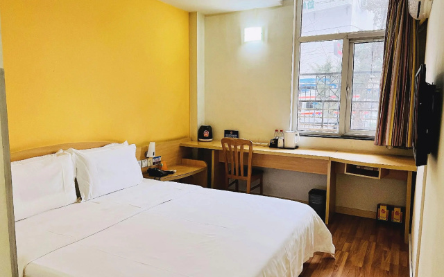 7 days superior hotel (Beijing Sanlitun Tuanjiehu metro station store) – Guest Rooms – Beijing