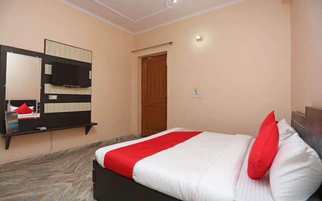 OYO 26823 Hotel Krishna Greens
