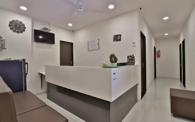 OYO 42957 Hotel Radhanand