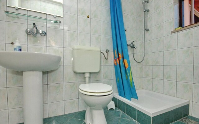 Nice Apartment in Brna With 4 Bedrooms and Wifi