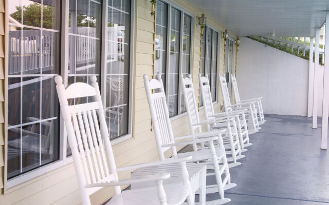 Honeysuckle Inn & Conference Center