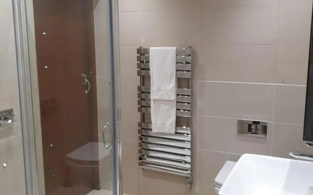 Liverpool Party Pads The Famous 8