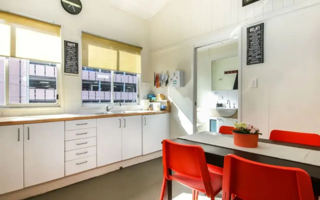 Unique 3 Bedroom Apartment In Woolloongabba