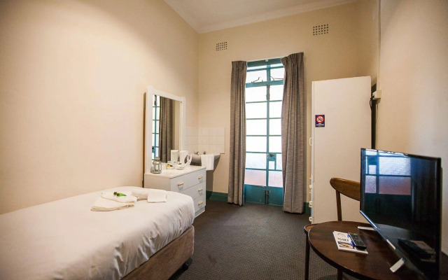 Captain Stirling Hotel