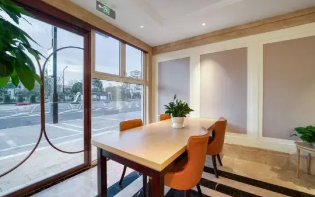 Vienna Hotel (Tongxiang Chongfu International Leather Center Branch)