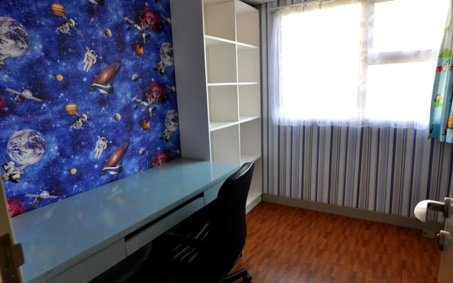 Quiet 3BRs pool and lake view – Guest Rooms – Cikarang