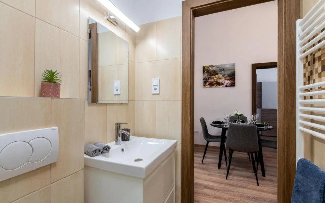Kiraly Apartment