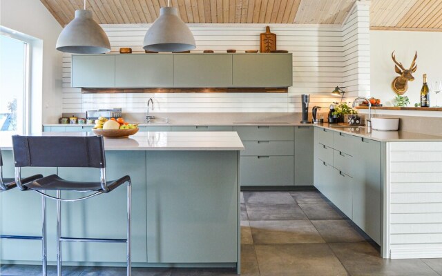 Nice Home in Trångsund With 4 Bedrooms and Wifi