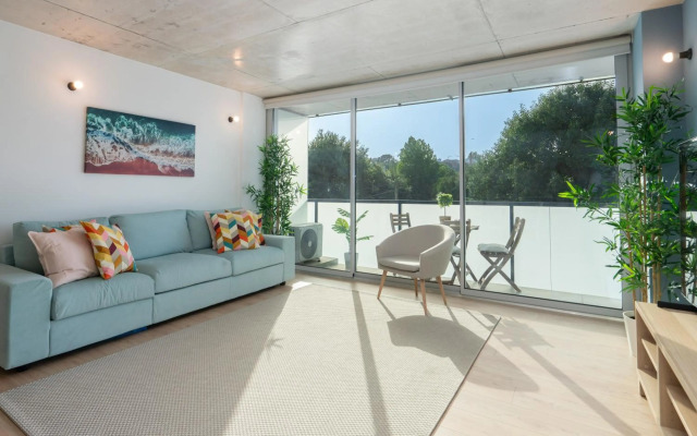 Luxurious Impressive Apartment - Balcony and Pool